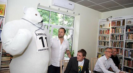 медведь счастья премьер-министр латвии